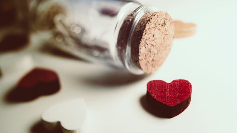 காதலை மறந்தாலும் கடனை மறக்காத காதலர்