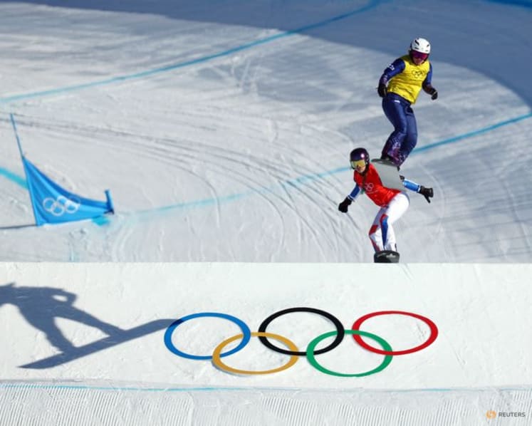 Snowboard-Britain wins mixed team cross gold