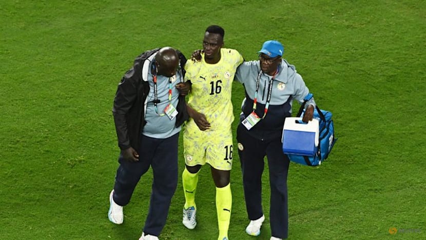 Senegal keeper Mendy out of World Cup clash with Iraq due to knee injury