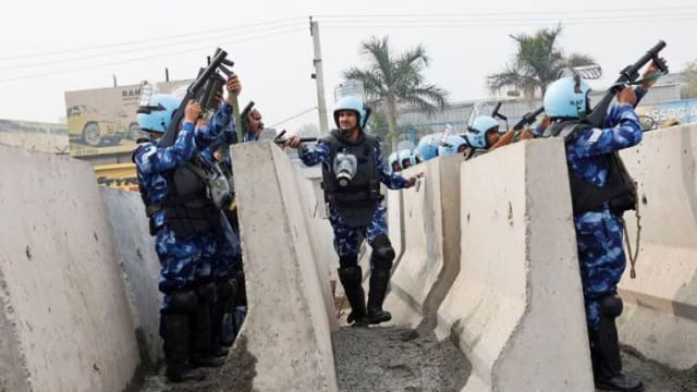 印度警方向数千名农民发射催泪弹