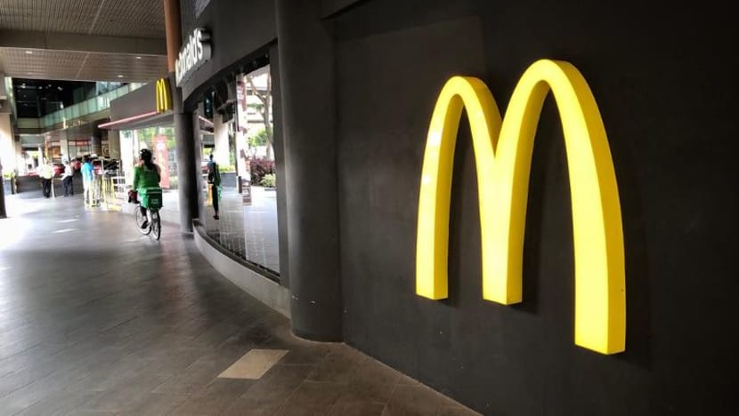 McDonald's jelaskan kanak-kanak 12 tahun ke bawah belum divaksin dibenar makan di premisnya McDonald's jelaskan kanak-kanak 12 tahun ke bawah belum divaksin dibenar makan di premisnya