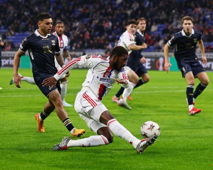 Villa edge Basel to join leaders as Roma roll past Celtic and Lyon stay strong