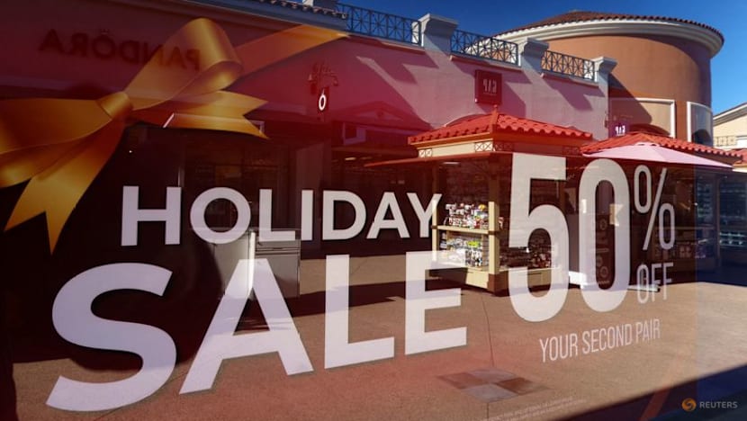 Analysis:Strong start to online holiday shopping masks signs of a fragile US consumer