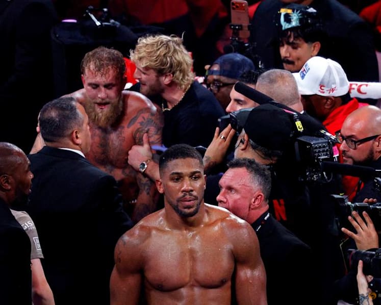 Usyk backs Joshua to beat Fury ahead of heavyweight showdown