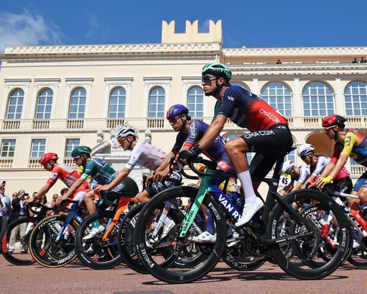 Vuelta third stage abandoned after hailstorm in Pyrenees