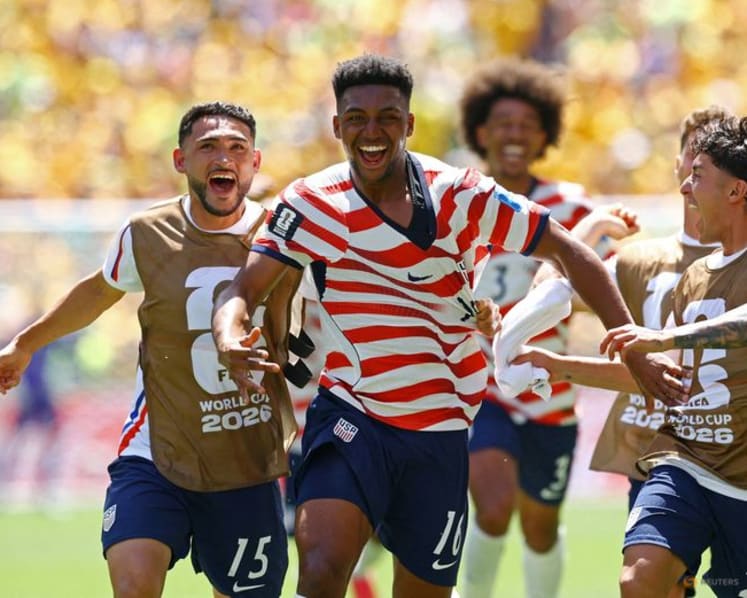 US advance to World Cup round of 32 with dominant 2-0 win over Australia