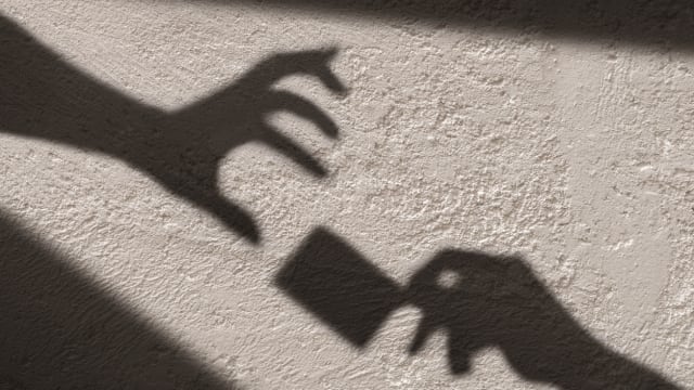 涉偷窃提款卡 两男子被捕