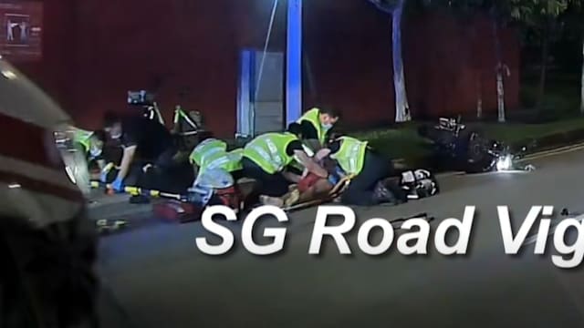 深夜车祸两伤者倒地 两医生路遇挺身救人