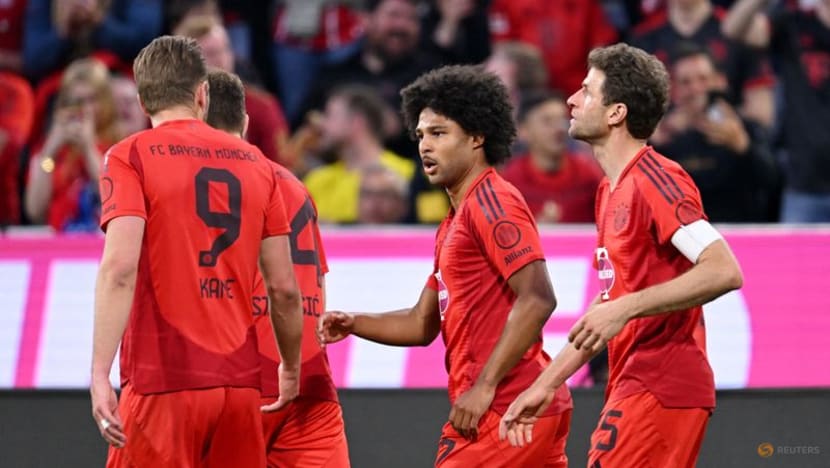 Bayern earn 2-2 draw against Dortmund in topsy-turvy Klassiker