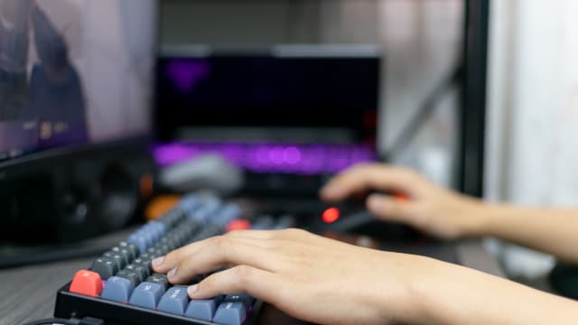 希望在海外发动攻击 自我激进化16岁学生接限制令