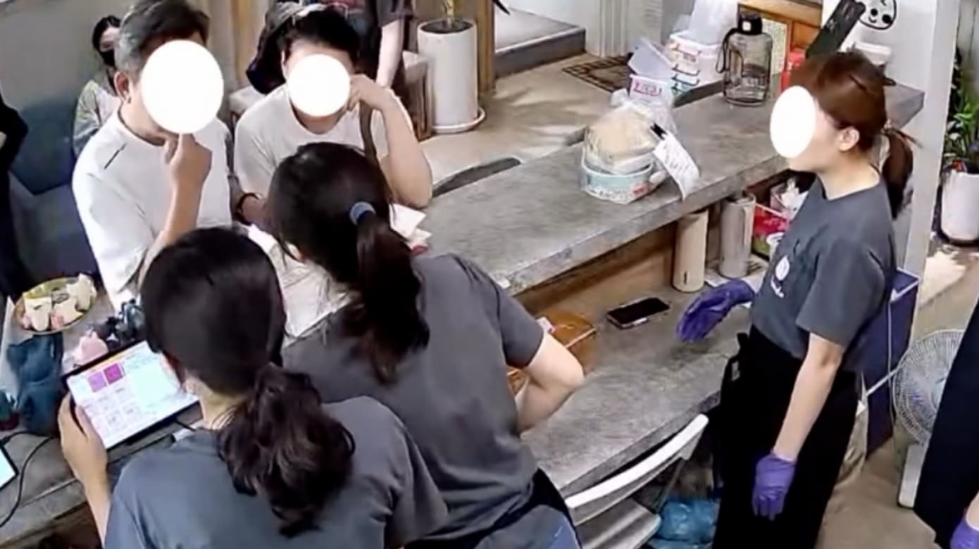顾客辱骂员工摔菜单 新竹老板娘追出店外讨道歉