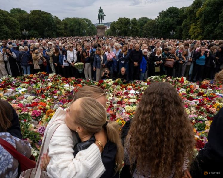Norwegians mourn King Harald as son succeeds to throne