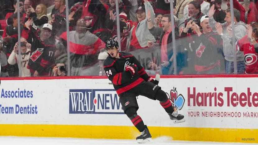 Ice hockey-Jarvis replaces injured Point on Canada men's roster