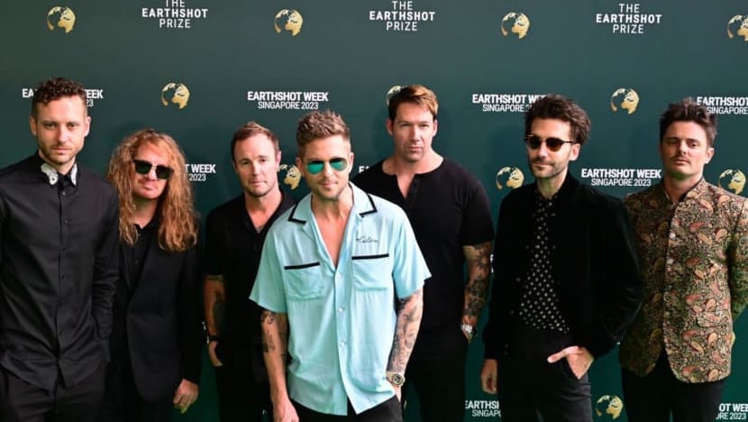 'சிங்கப்பூர்' என்ற இசைக் காணொளியை  வெளியிட்ட அமெரிக்க இசைக் குழு