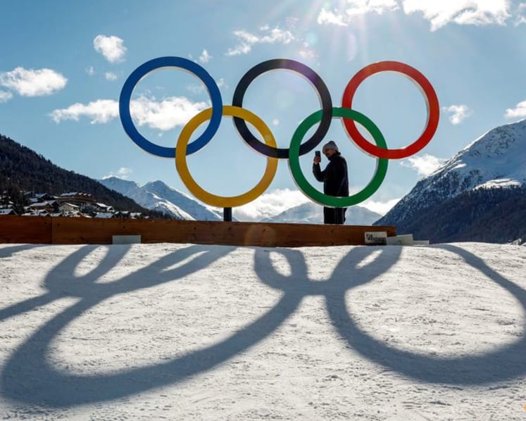 Italian skiing champions Tomba, Compagnoni to light cauldrons - report