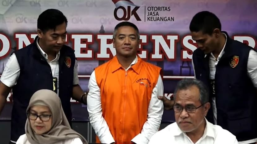 Buronan eks bos Investree Adrian Gunadi berhasil ditangkap dan dipulangkan ke Indonesia