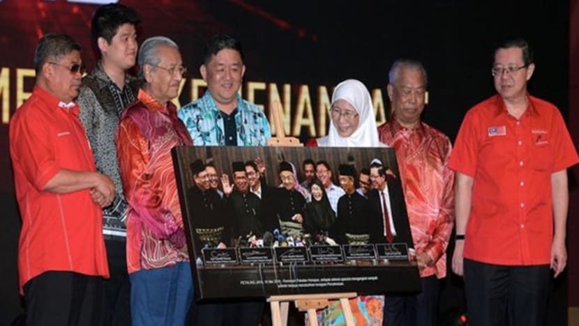 Lelongan gambar Mahathir, barisan pemimpin PH kutip RM1.22j Lelongan gambar Mahathir, barisan pemimpin PH kutip RM1.22j