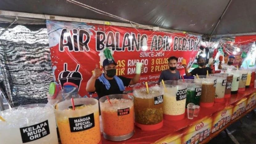 Peniaga bazar Ramadan M'sia sewa empat tapak bazar untuk jual 27 balang air berperisa Peniaga bazar Ramadan M'sia sewa empat tapak bazar untuk jual 27 balang air berperisa