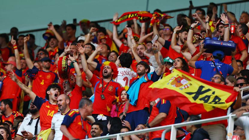 Spain fans keep Manolo's drumbeat alive in Mexico