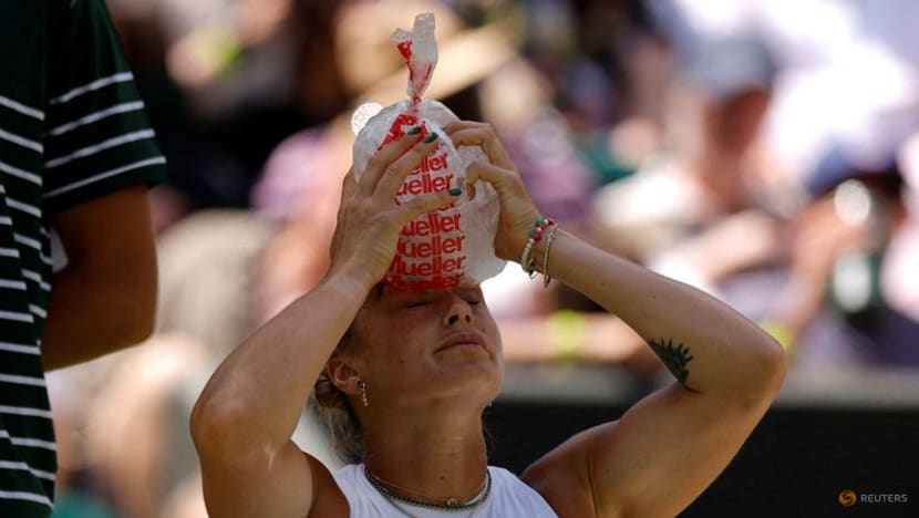 Fans take cover on hottest opening day in Wimbledon history