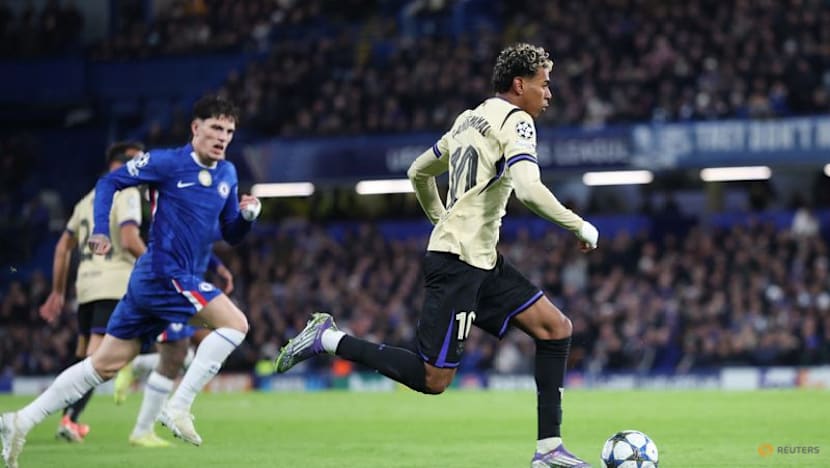 Estevao cracker for Chelsea leaves Yamal in shade