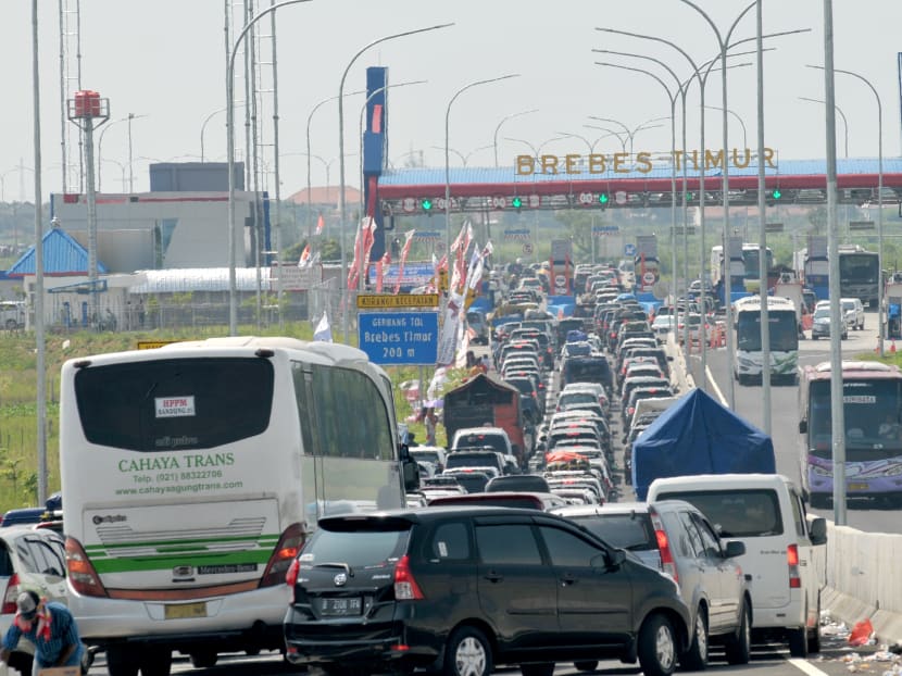 This picture taken on July 2, 2016 shows heavy traffic congestion at a major highway junction in Brebes, a city on the main Indonesian island of Java. Photo: AFP