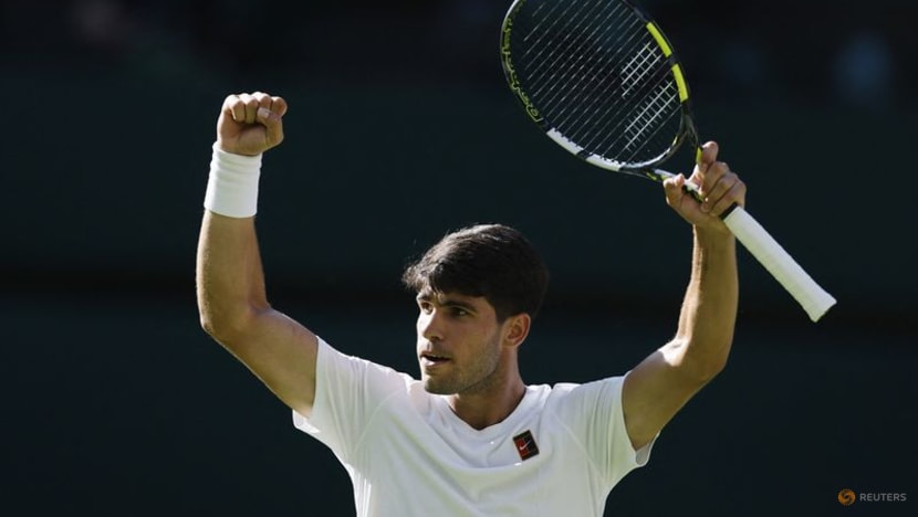 Alcaraz survives Fognini scare to begin Wimbledon defence with win
