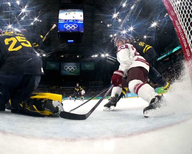 Ice hockey-Defiant Sweden ready for blockbuster men's quarter-final with US