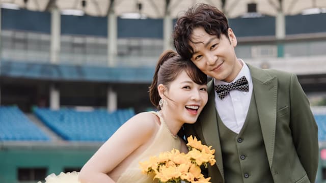 书伟闪兵爱妻发声：这场雨下得很大很急