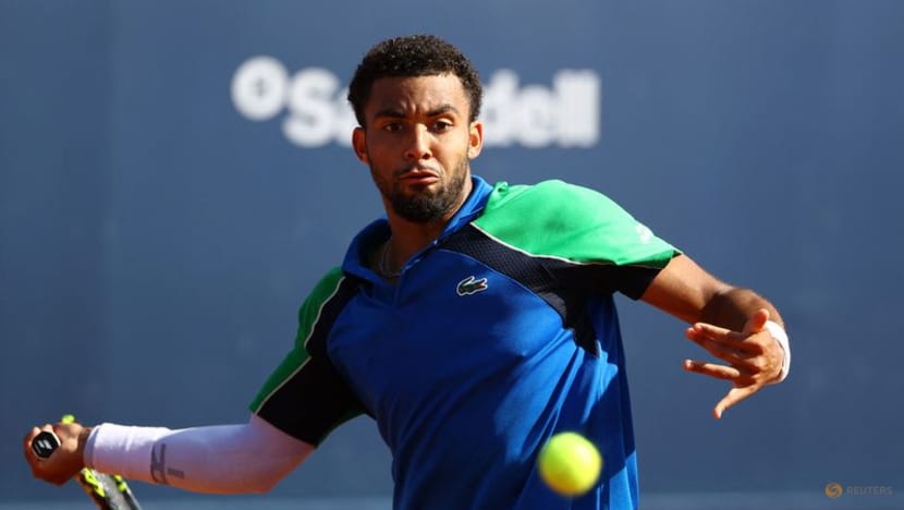 Alcaraz defeats Fils to reach third Barcelona Open final