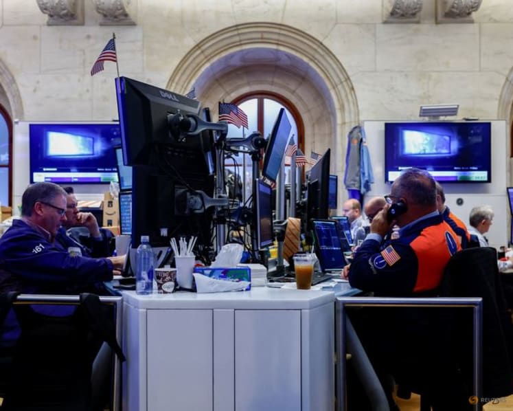 World shares, euro slide as high oil prices, fiscal worries linger
