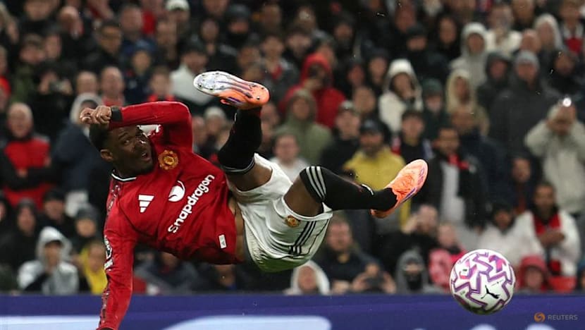 Liverpool show depth to stay perfect, Tottenham draw at Brighton, Man United beat Chelsea
