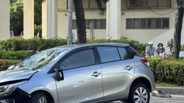 老妇疑误踩油门酿一死二伤　“打保龄球般”冲撞数十辆摩托车