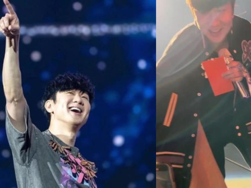 JJ Lin Fan Holds Up Cartier Ring For The Singer To &lsquo;Bless&rsquo; At His Concert, JJ Mistook It For A Gift But Has Since Returned It