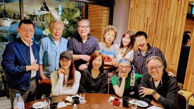 爱徒出事，她“脸也没了、心也碎了”　张小燕难得现身聚会