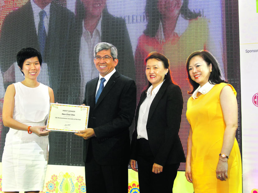 Asian Environmental Journalism Awards 2013: TODAY reporter Ms Neo Chai Chin receives the Merit award from Dr Yaacob Ibrahim, Minister for Communications and Information, together with Ms Isabella Loh, Chairman of Singapore Environment Council and Ms Esther An, General Manager for Corporate Affairs and Head of Corporate Social Responsibility, City Developments Limited. Photo: Ernest Chua