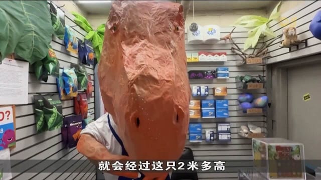 美国布鲁克林地铁站添恐龙艺术装置 闲置空间焕发新貌