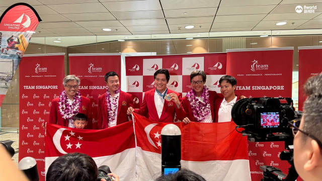 回国后最想做什么？ 墨士廉：与家人见面吃饭