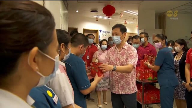 王乙康：公共医院去年增聘5600多名护士 远超目标