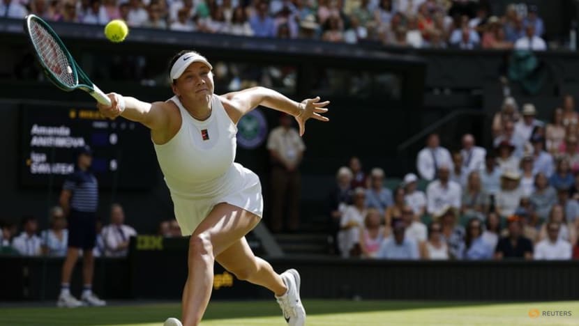 Swiatek beats Anisimova to win Wimbledon title
