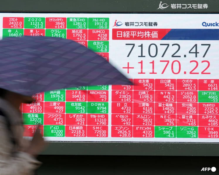 Asian stocks steady, oil lower as US and Iran sign peace deal