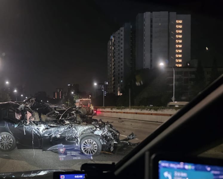 Man, 30, dies in CTE crash involving car and lorry Man, 30, dies in CTE crash involving car and lorry