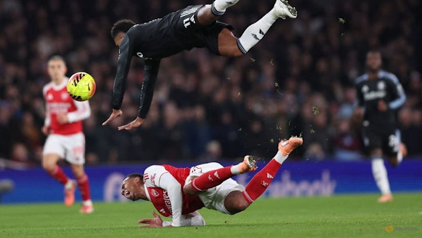 Arsenal halt Villa charge to stay clear in title race