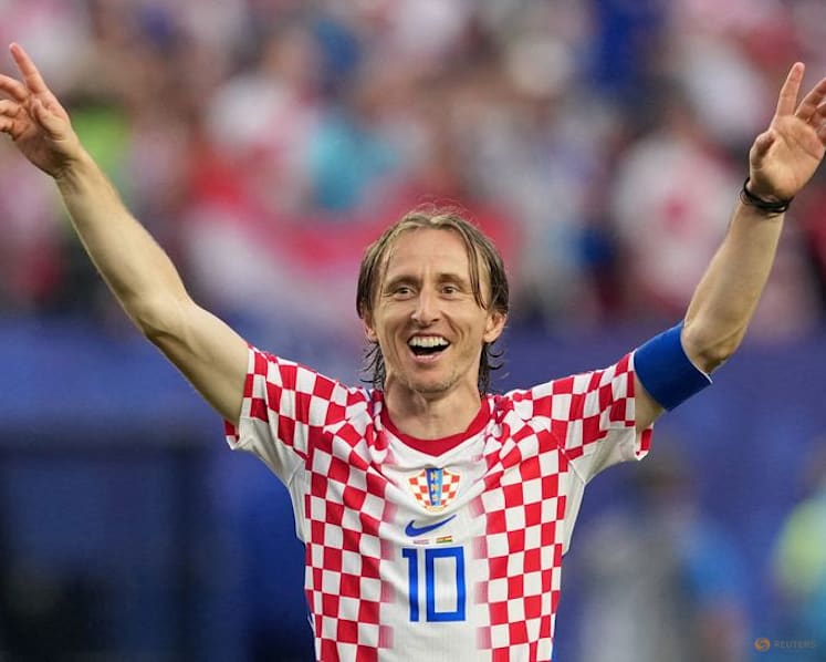Portugal's Silva praises idol Modric ahead of World Cup clash with Croatia