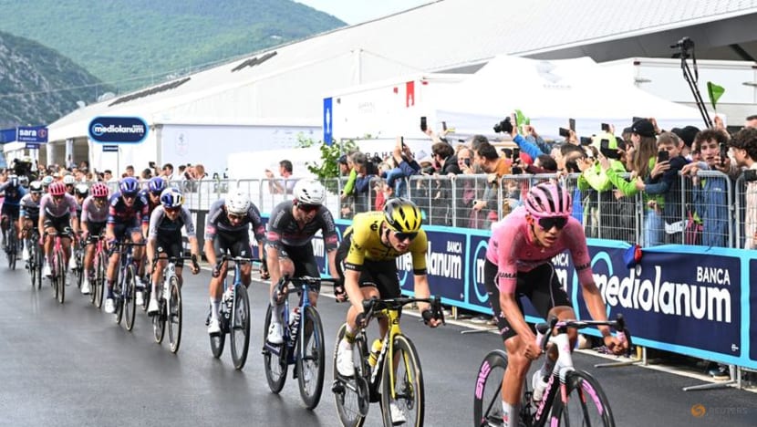 Asgreen solos to Giro stage 14 win, Del Toro tightens grip on pink jersey