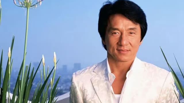 迎来70岁大寿　成龙：能老，是件幸运的事