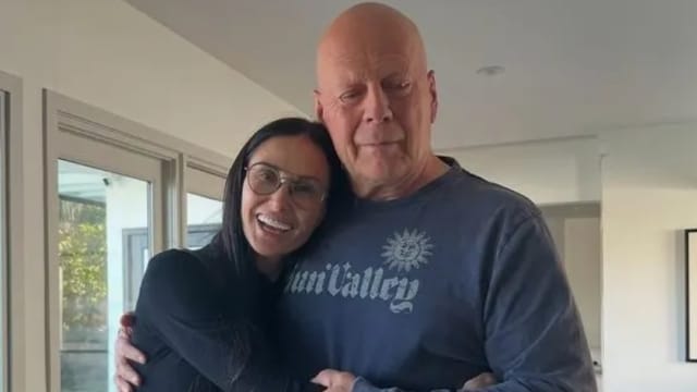 有情有义！Demi Moore陪前夫Bruce Willis欢度70岁生日