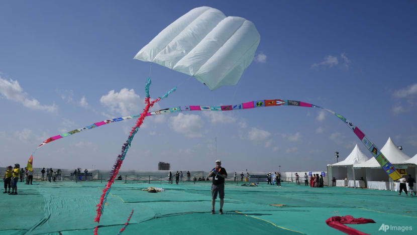 3 children among 6 killed by kite strings at Indian festival 3 children among 6 killed by kite strings at Indian festival