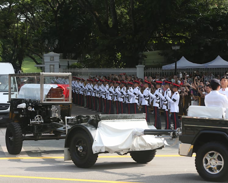 Loyal staff give Mr Lee Kuan Yew final send-off