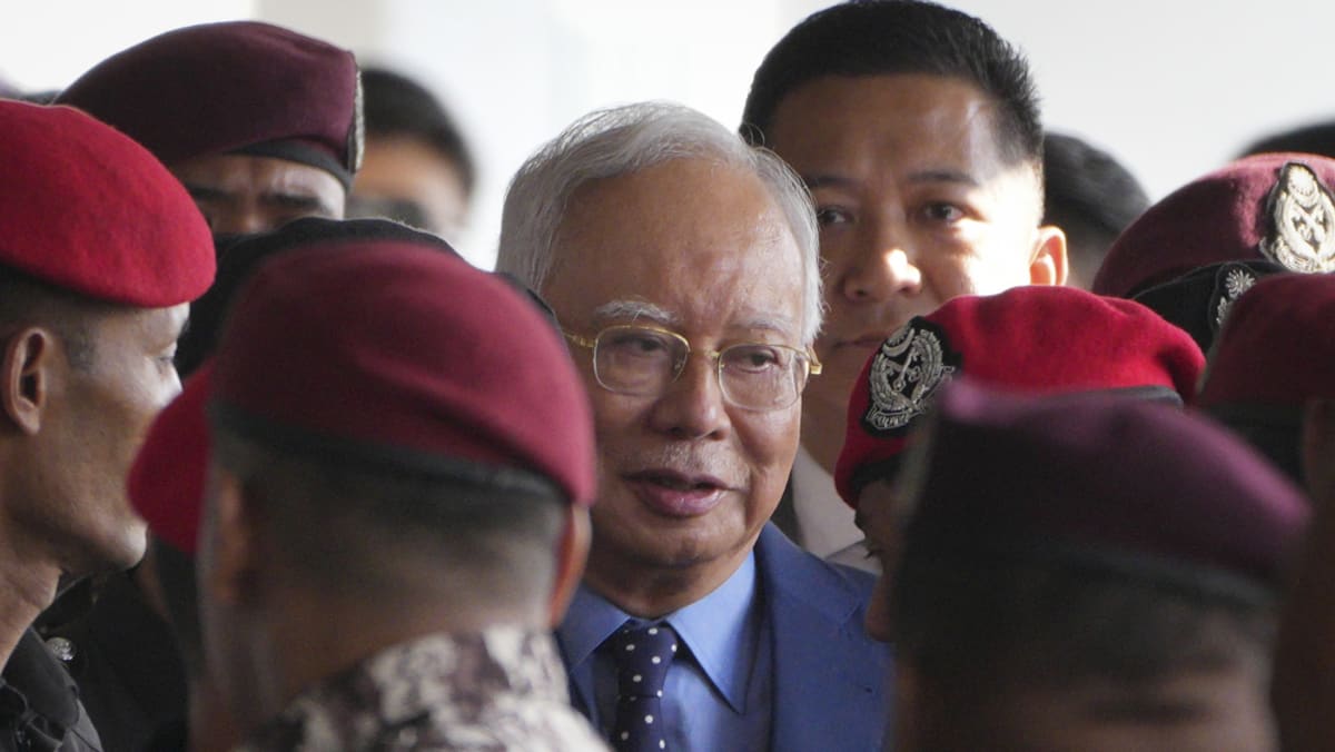 UMNO cancels pro-Najib rally on Jan 6 following royal decree and police warning, but PAS sticks to plan